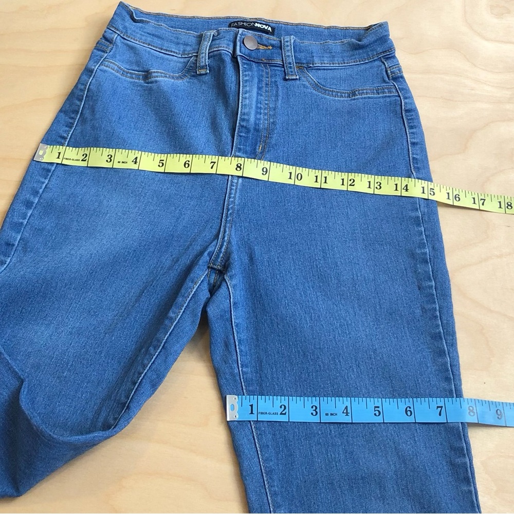Fashion Nova High Rise Flare Down Jean Juniors Size 3. - Picture 7 of 8